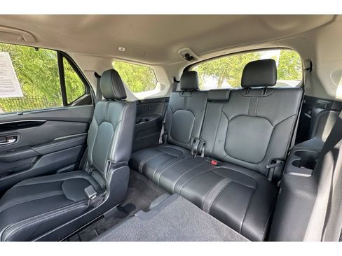 Used 2024 Honda Pilot Touring image 18