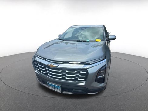 Used 2025 Chevrolet Equinox LT FWD image 3
