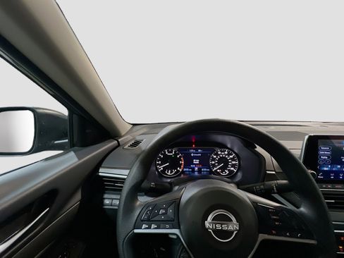Used 2025 Nissan Altima 2.5 SV FWD image 7