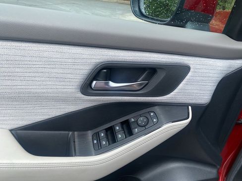 Used 2023 Nissan Rogue SV FWD image 10