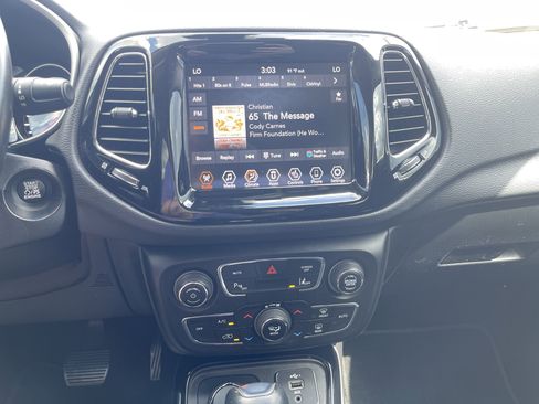 Used 2021 Jeep Compass Limited image 23