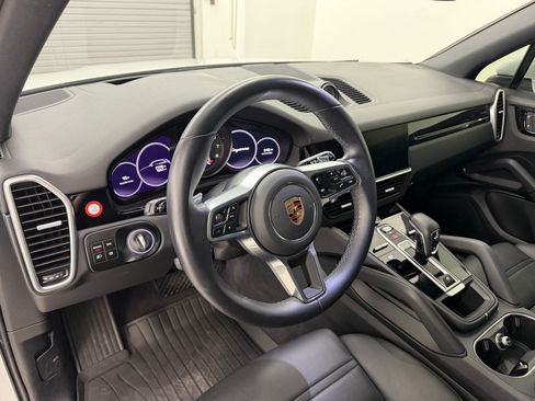 Certified 2023 Porsche Cayenne AWD/4WD image 4