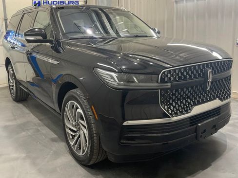 Used 2025 Lincoln Navigator Reserve AWD/4WD image 1