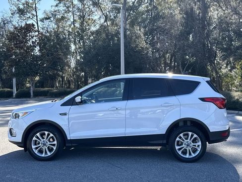Used 2019 Ford Escape SE image 10