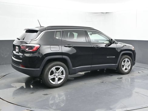 Used 2024 Jeep Compass Latitude AWD/4WD image 2