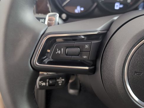 Certified 2025 Porsche Macan image 22