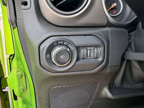 Used 2018 Jeep Wrangler Sport AWD/4WD image 17