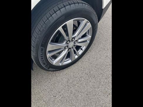Certified 2024 Cadillac XT5 Premium Luxury w/ Technology Package AWD/4WD image 18