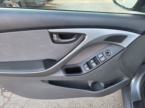 Used 2014 Hyundai Elantra SE w/ Option Group 02 FWD image 7