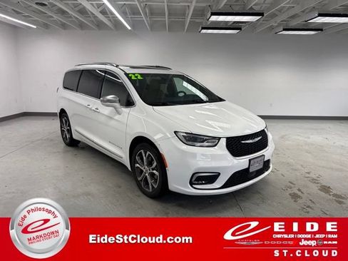 Used 2022 Chrysler Pacifica Pinnacle AWD/4WD image 1