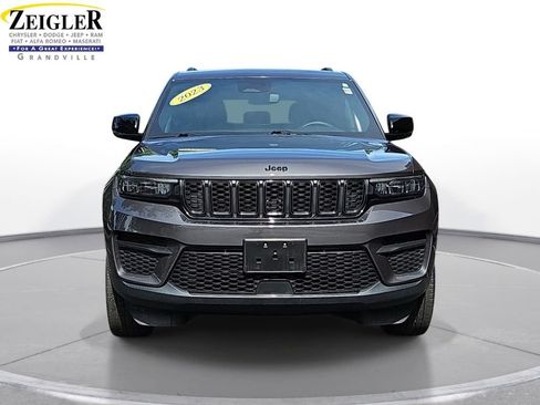 Used 2023 Jeep Grand Cherokee Altitude AWD/4WD image 2