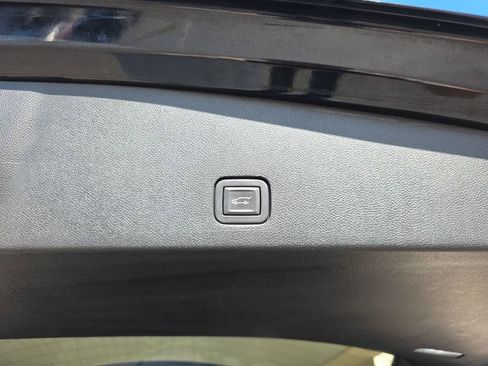 Used 2023 Cadillac XT6 Premium Luxury image 37