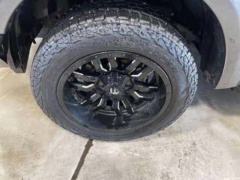 Used 2018 Ford F150 Lariat w/ Equipment Group 502A Luxury AWD/4WD image 11