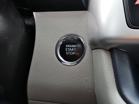 Used 2016 Toyota Highlander XLE image 23