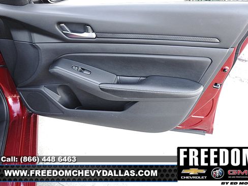 Used 2024 Nissan Altima 2.5 SV FWD image 35