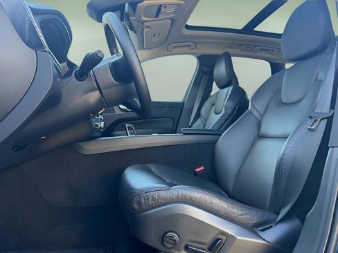 Used 2024 Volvo XC60 B5 Plus image 18