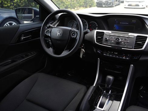 Used 2017 Honda Accord LX image 17
