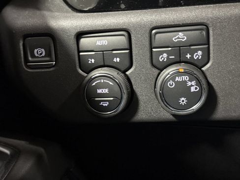 Used 2024 Chevrolet Silverado 1500 LT AWD/4WD image 19