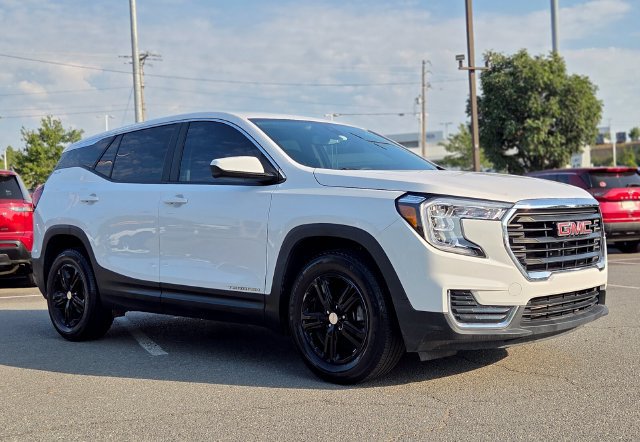Used 2024 GMC Terrain SLE FWD image 4