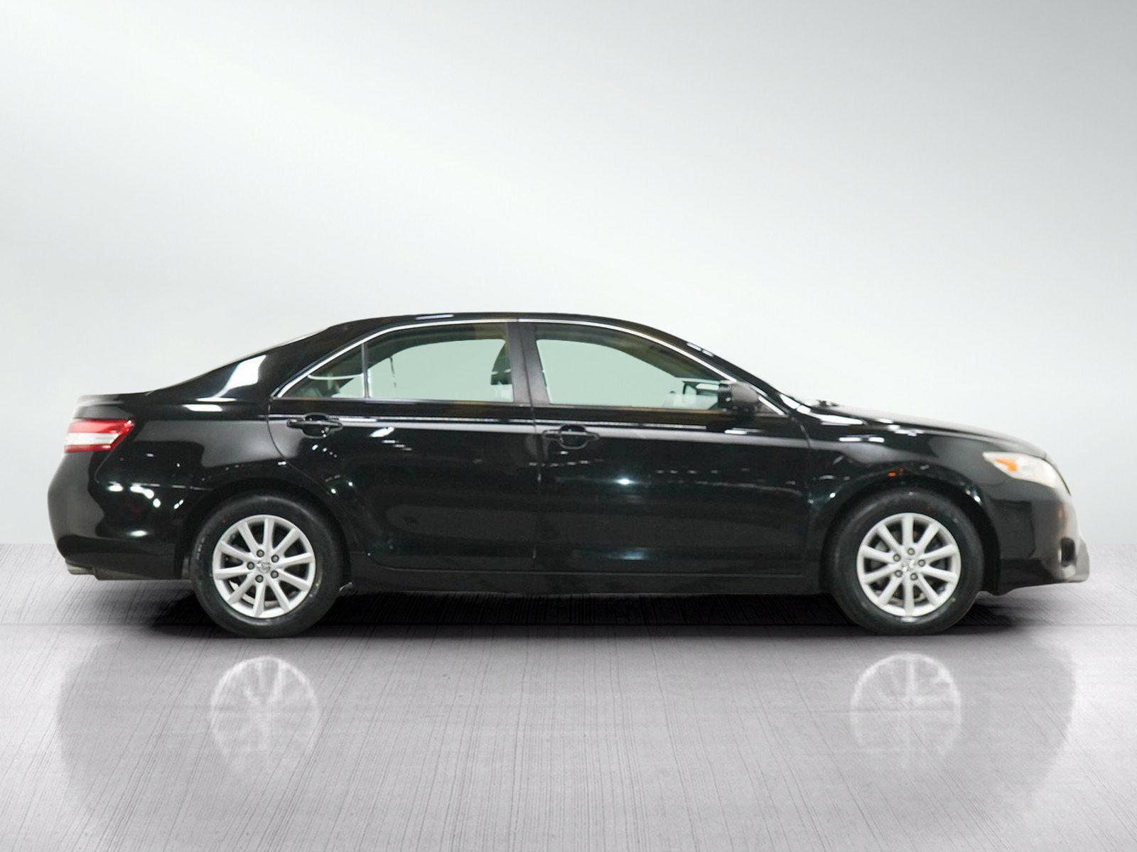Used 2011 Toyota Camry XLE w/ XLE Extra-Value Pkg #1 FWD image 7