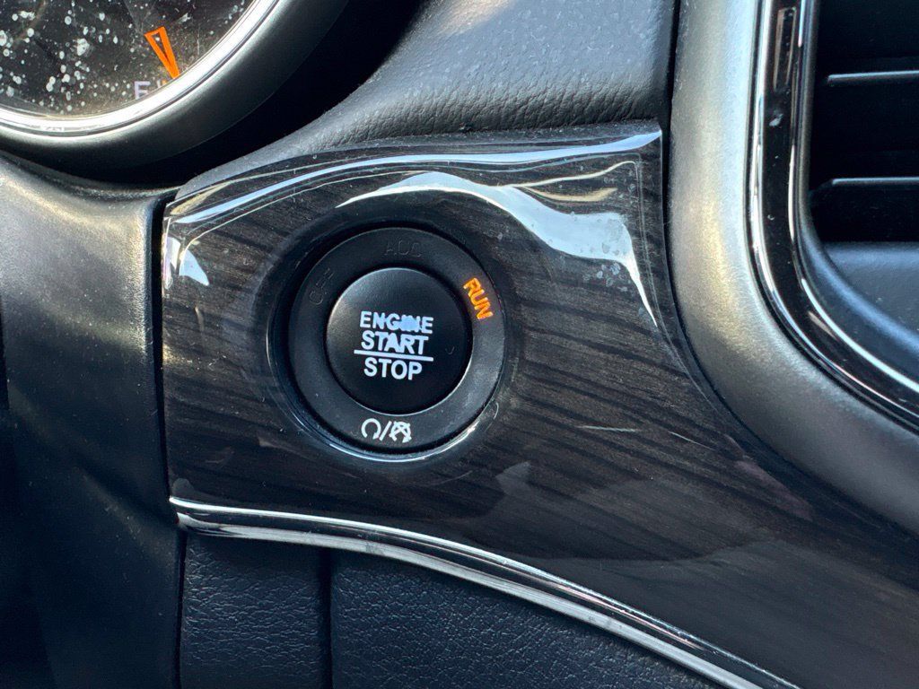 Used 2018 Jeep Grand Cherokee Overland AWD/4WD image 30