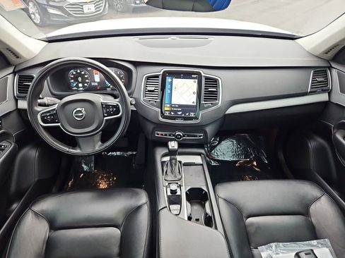 Used 2022 Volvo XC90 T5 Momentum image 9