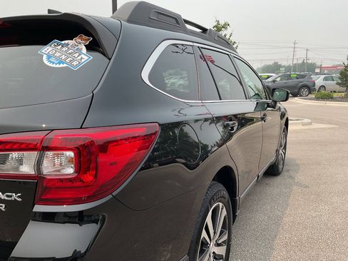 Used 2018 Subaru Outback 3.6R Limited AWD/4WD image 8
