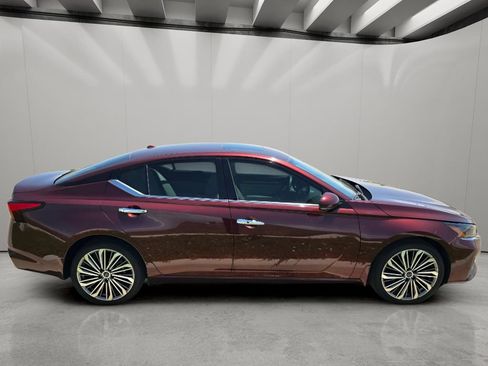 Used 2023 Nissan Altima 2.5 SL AWD/4WD image 6