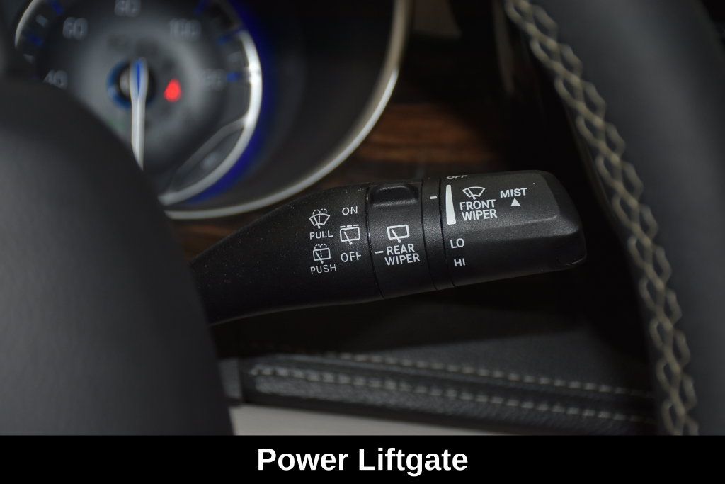 Used 2024 Chrysler Pacifica Limited FWD image 15