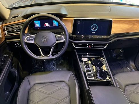 Certified 2025 Volkswagen Atlas SE image 13