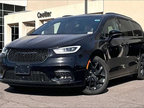 Used 2026 Chrysler Pacifica Limited w/ S Appearance Package FWD image 1