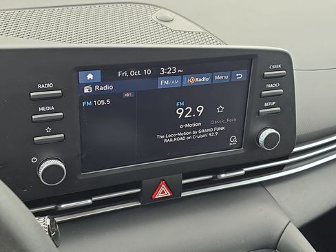 Used 2023 Hyundai Elantra SE w/ Winter Weather Package image 16