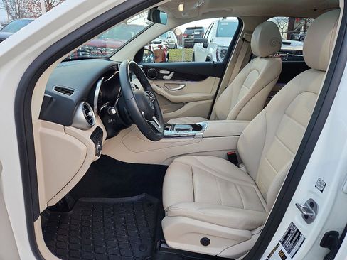 Used 2021 Mercedes-Benz GLC 300 4MATIC image 11
