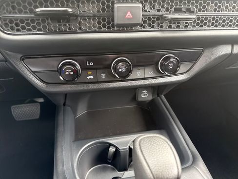 Certified 2025 Honda HR-V LX image 33
