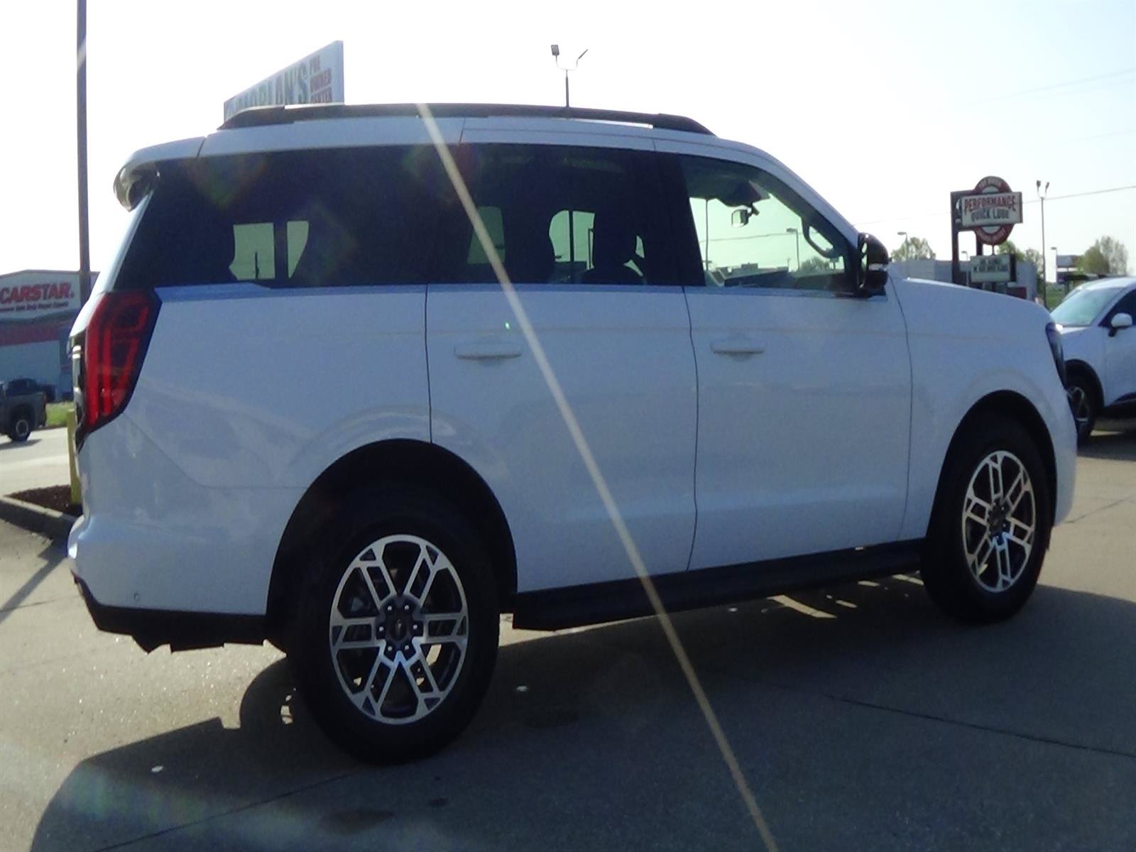 Used 2025 Ford Expedition Active AWD/4WD image 6