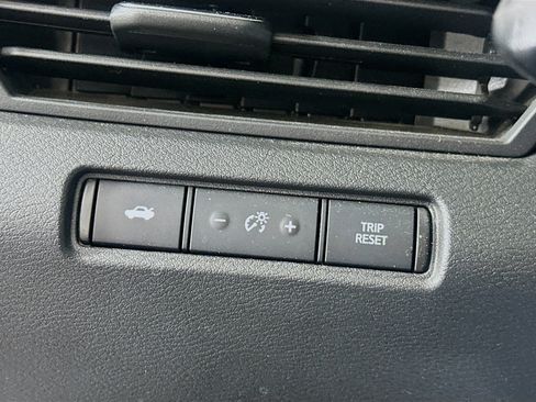 Used 2025 Nissan Altima 2.5 SV image 17