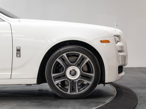 Used 2016 Rolls-Royce Ghost image 23