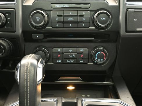 Used 2016 Ford F150 XLT w/ Equipment Group 302A Luxury AWD/4WD image 38