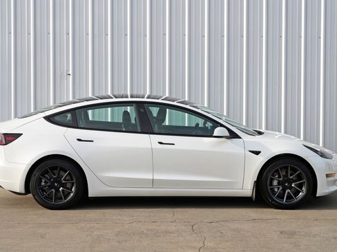 Used 2021 Tesla Model 3 Standard Range Plus image 53