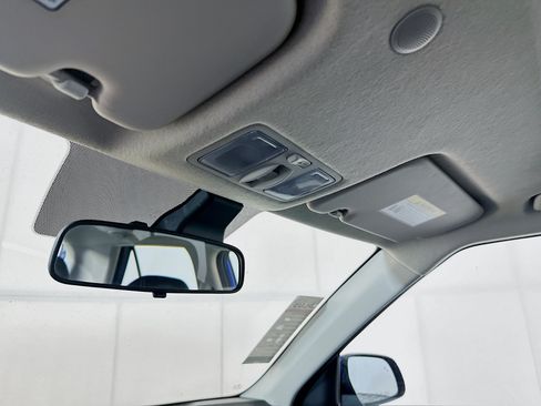 Used 2025 Hyundai Venue SEL FWD image 18