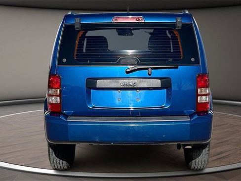 Used 2010 Jeep Liberty Sport image 4