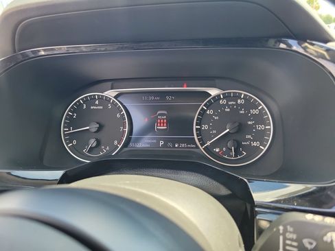 Used 2025 Nissan Pathfinder SV FWD image 29