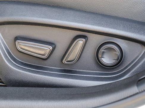 Used 2025 Toyota Camry SE FWD image 20