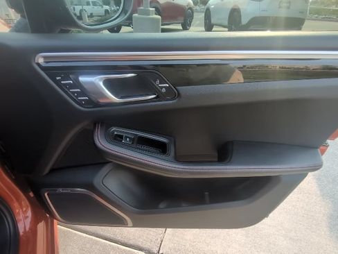 Used 2023 Porsche Macan AWD/4WD image 30