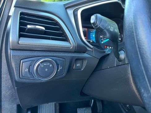 Used 2019 Ford Fusion SE image 27