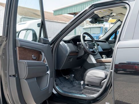 New 2025 Land Rover Range Rover SE image 10