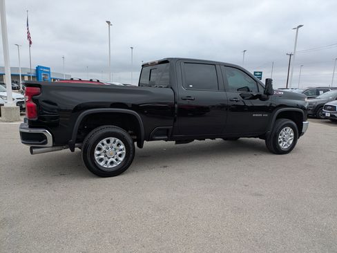 Used 2025 Chevrolet Silverado 2500 LT image 2