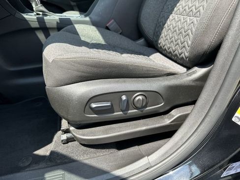 Used 2024 Chevrolet Equinox LT image 25