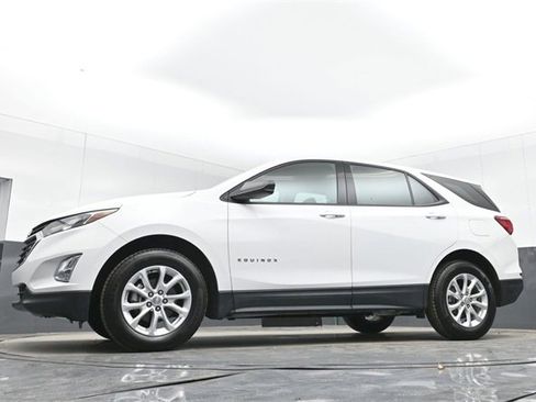 Used 2018 Chevrolet Equinox LS image 42