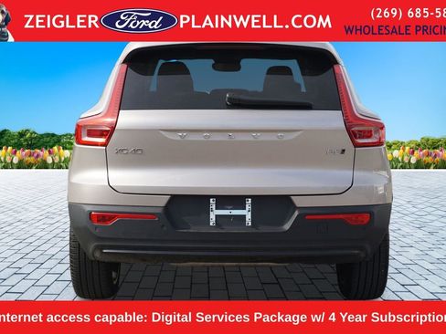 Used 2024 Volvo XC40 B5 Plus w/ Protection Package Premier AWD/4WD image 4